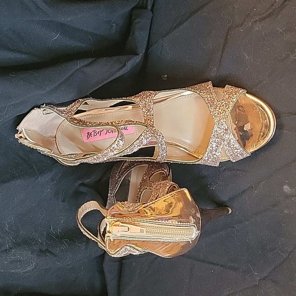 Rose gold glitter Betsey Johnson Heels size 8
